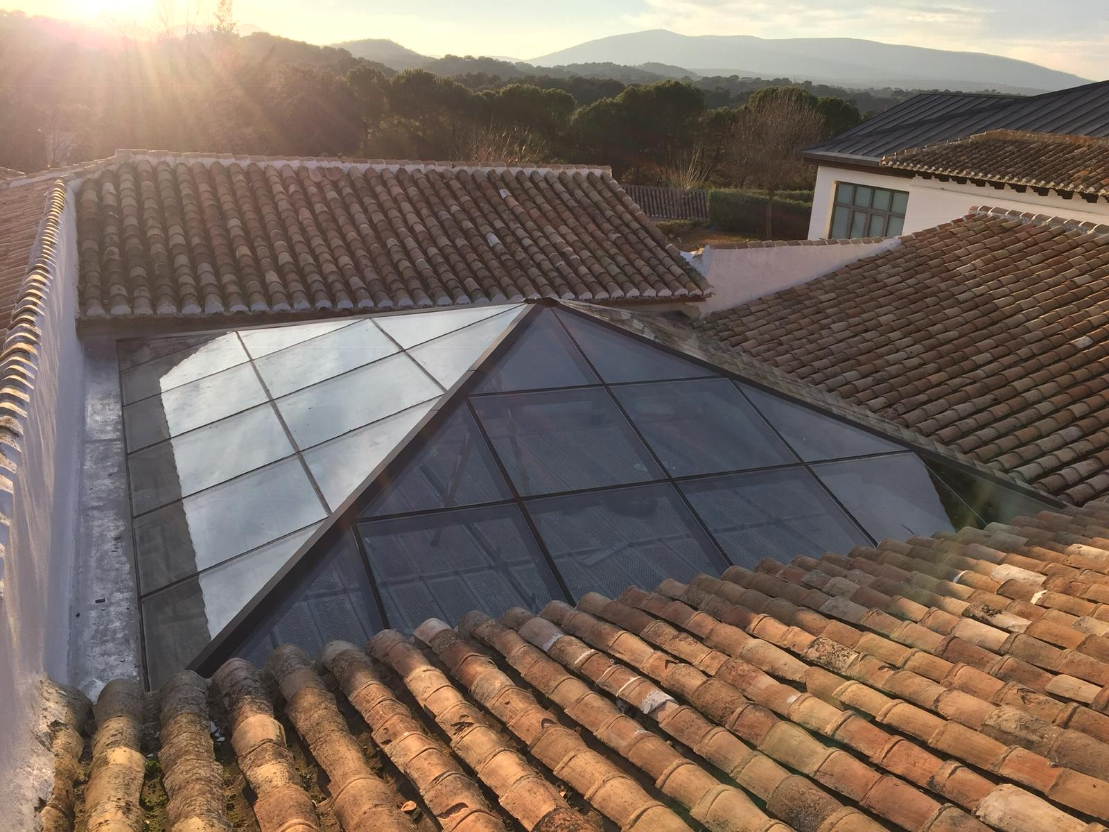 Instalación de techo lucernario para Hotel en Bobadilla ...